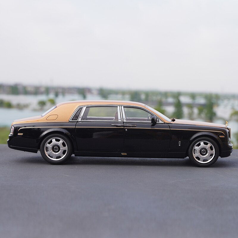 1:18 Scale Rolls-Royce Phantom Extended Four-door Version